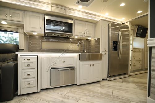 2022 Fleetwood Discovery Lxe 40M
