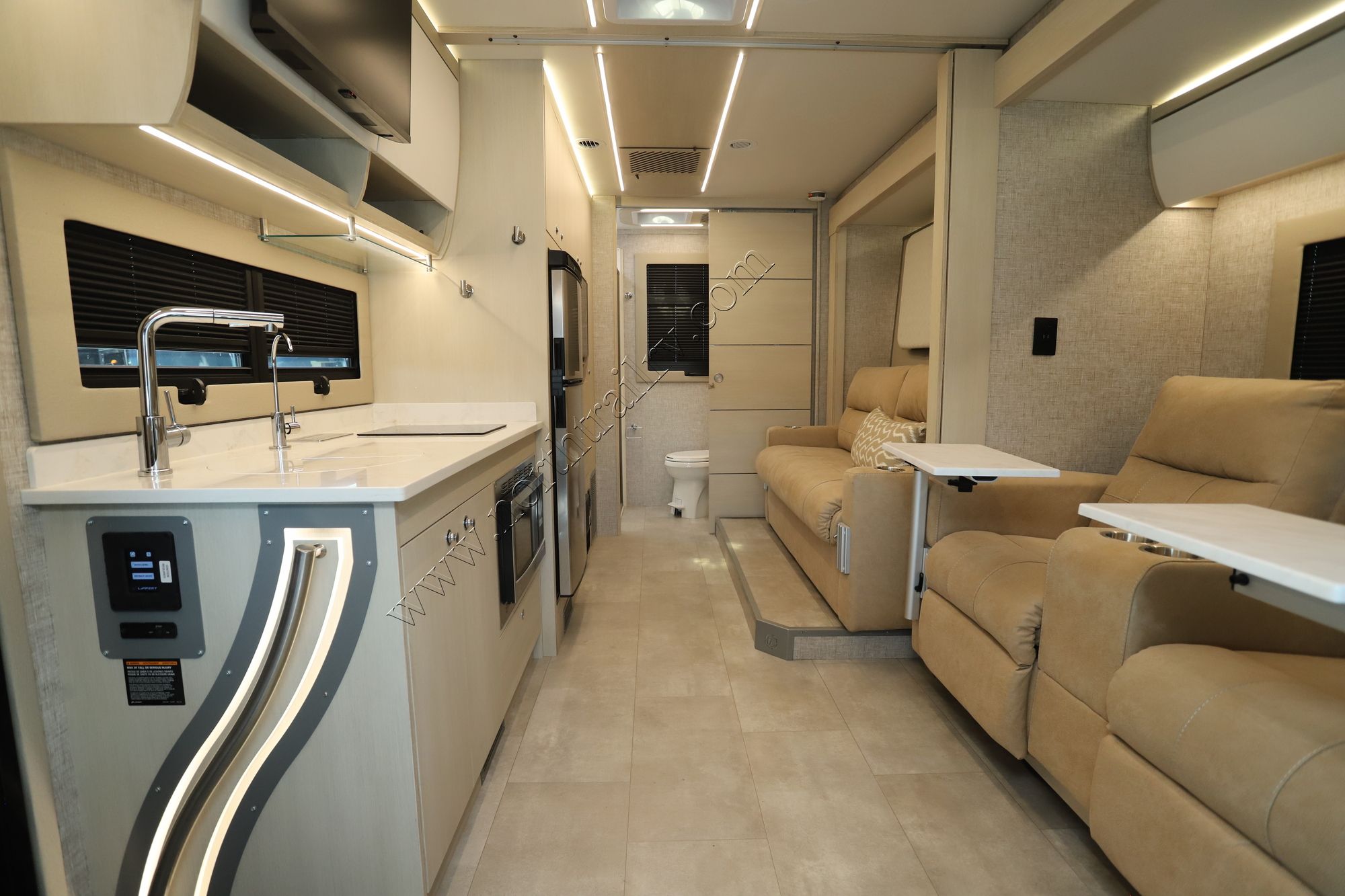 Used 2025 Tiffin Motor Homes Wayfarer 25RW Class C  For Sale