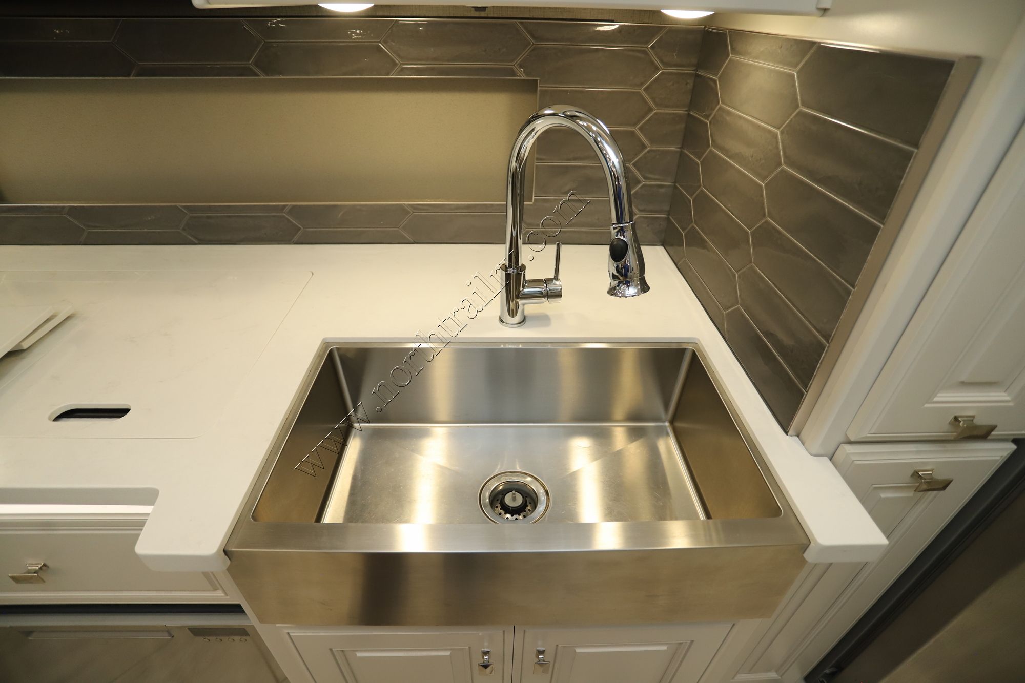 Used 2022 Fleetwood Discovery Lxe 40M Class A  For Sale