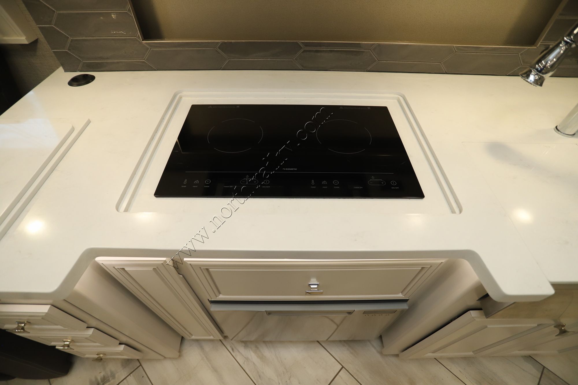 Used 2022 Fleetwood Discovery Lxe 40M Class A  For Sale