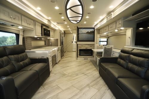 2022 Fleetwood Discovery Lxe 40M