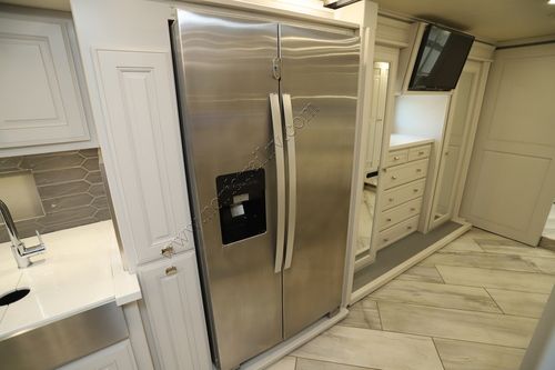 2022 Fleetwood Discovery Lxe 40M