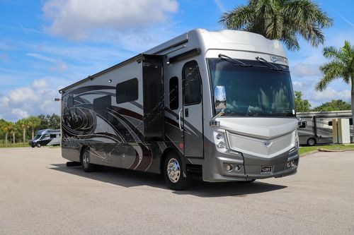 2022 Fleetwood Discovery Lxe 40M