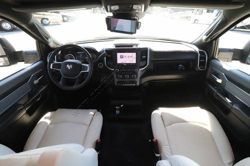 2025 Dynamax Isata 5 30FWD