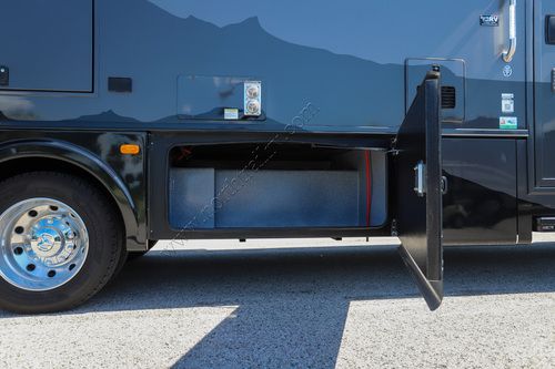 2025 Dynamax Isata 5 30FWD