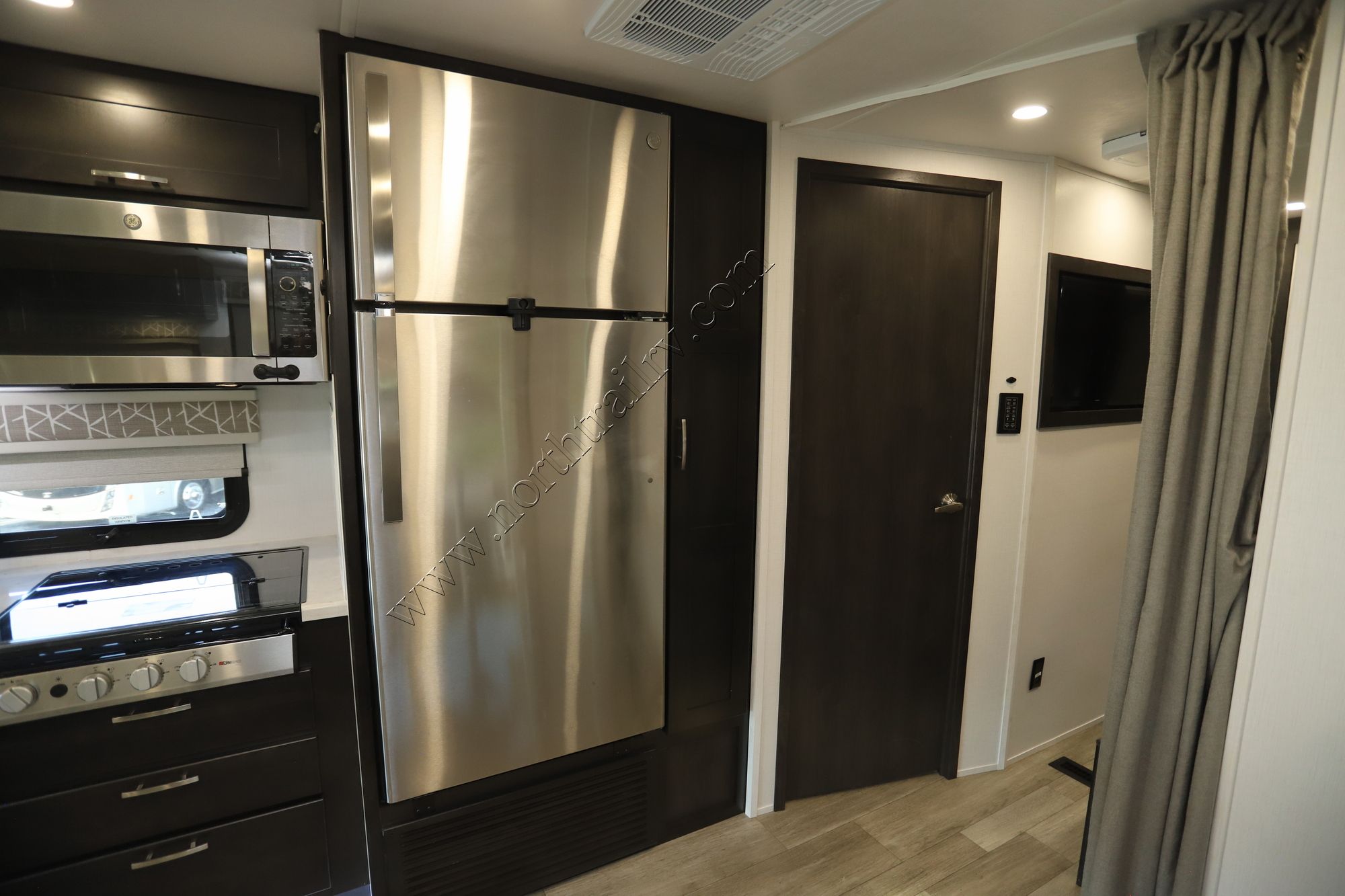 Used 2025 Dynamax Isata 5 30FWD Super C  For Sale