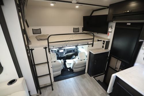 2025 Dynamax Isata 5 30FWD
