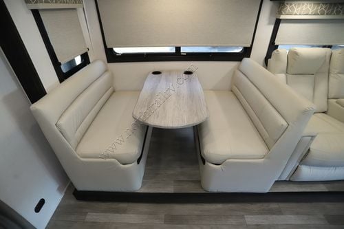 2025 Dynamax Isata 5 30FWD