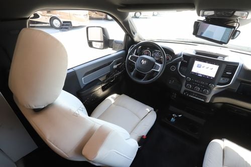 2025 Dynamax Isata 5 30FWD
