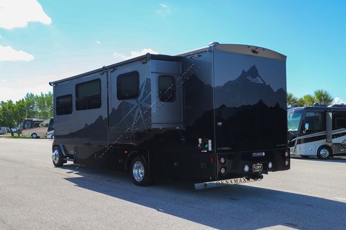 2025 Dynamax Isata 5 30FWD