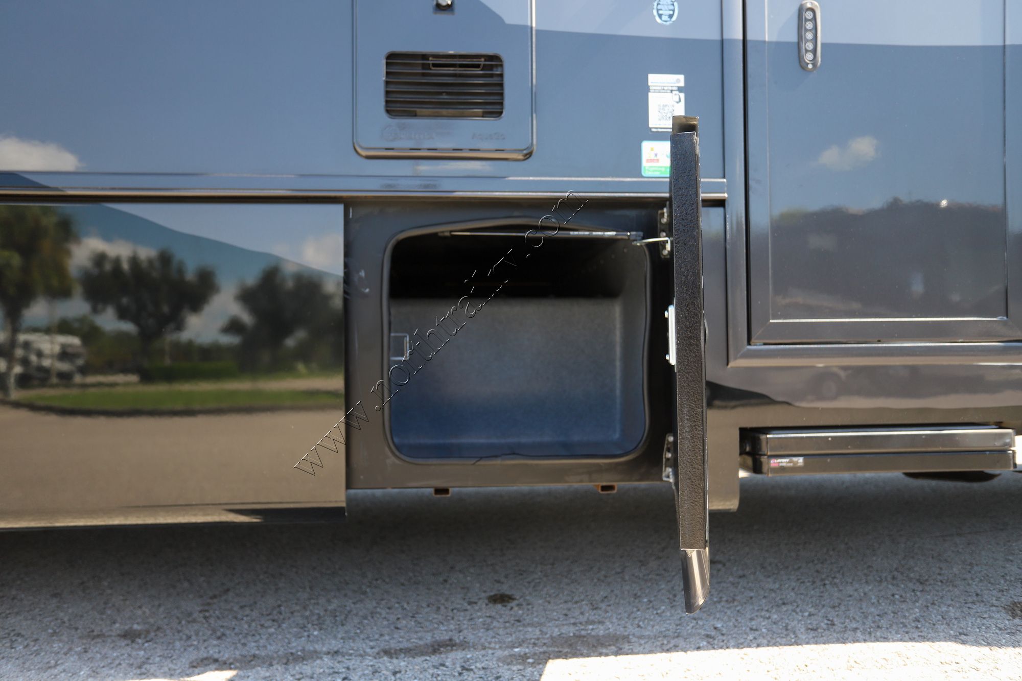 Used 2025 Dynamax Isata 5 30FWD Super C  For Sale