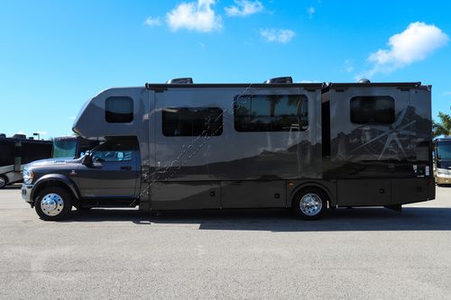 2025 Dynamax Isata 5 30FWD