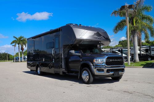 2025 Dynamax Isata 5 30FWD