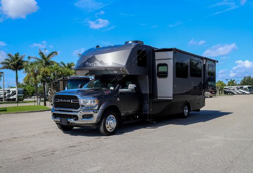 2025 Dynamax Isata 5 30FWD