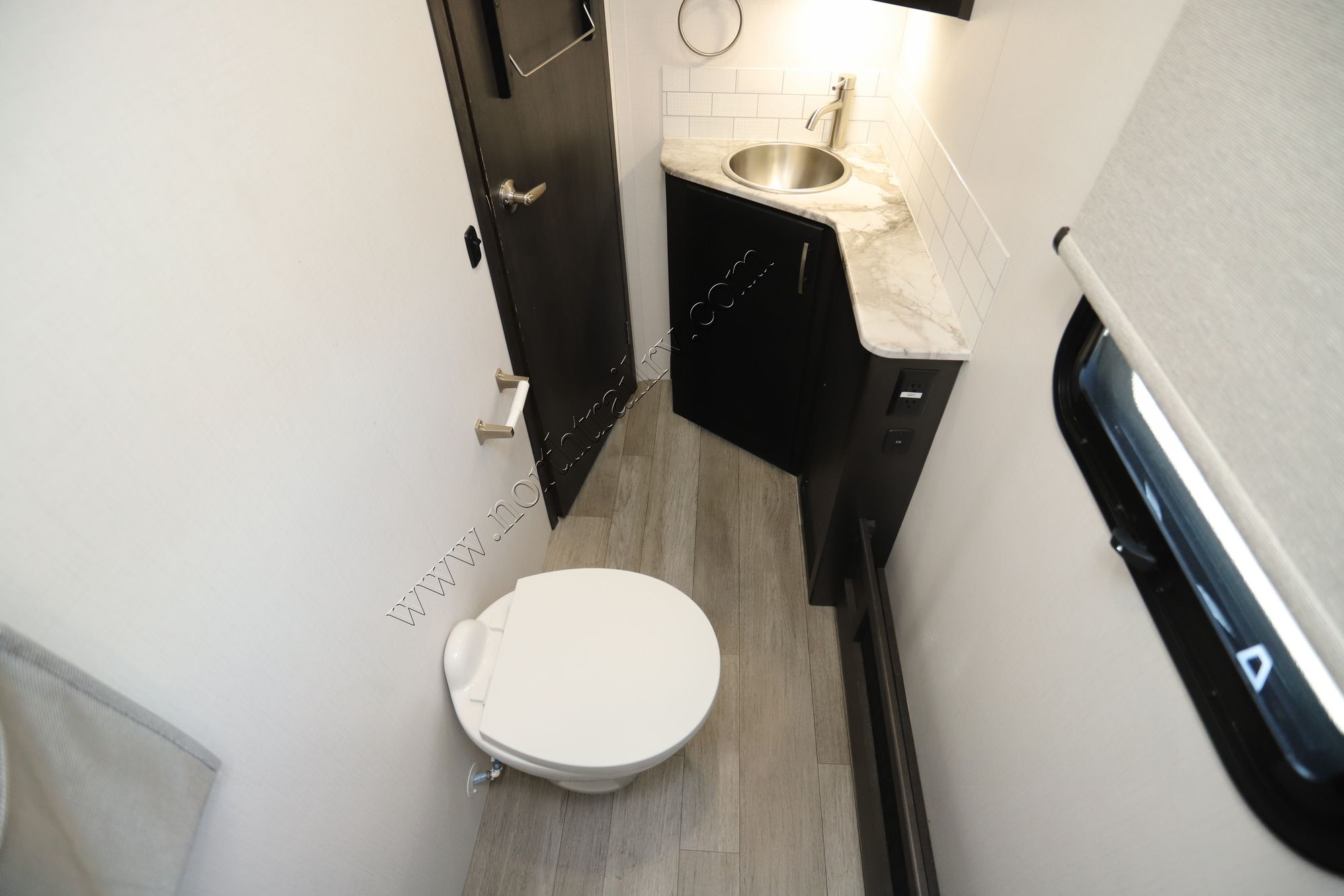 Used 2025 Dynamax Isata 5 30FWD Super C  For Sale