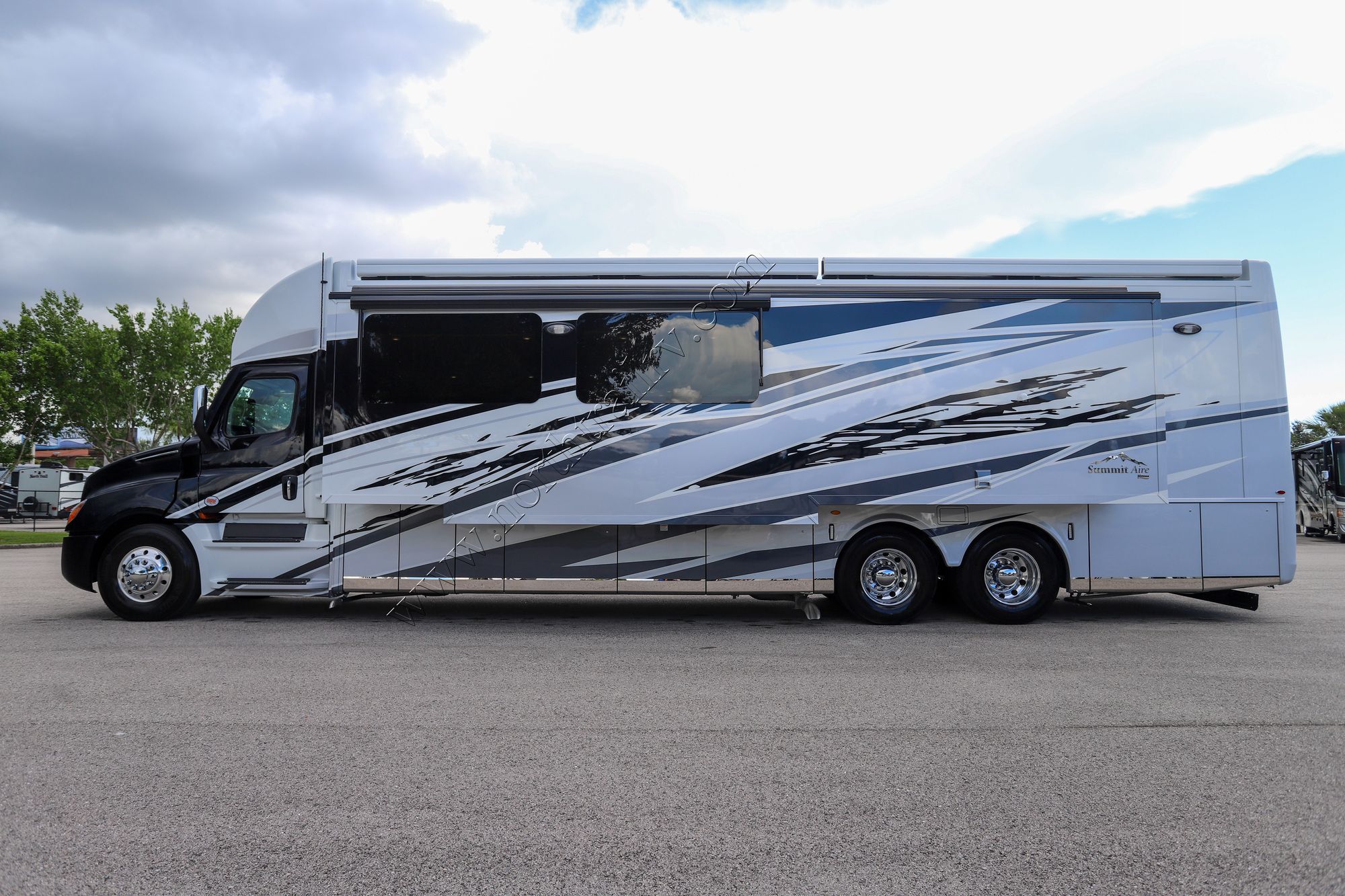 New 2026 Newmar Summit Aire 4505 Super C  For Sale