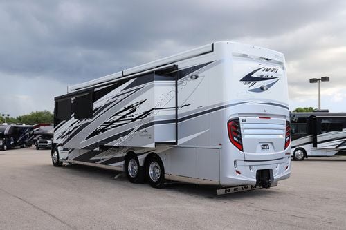 2026 Newmar Summit Aire 4505