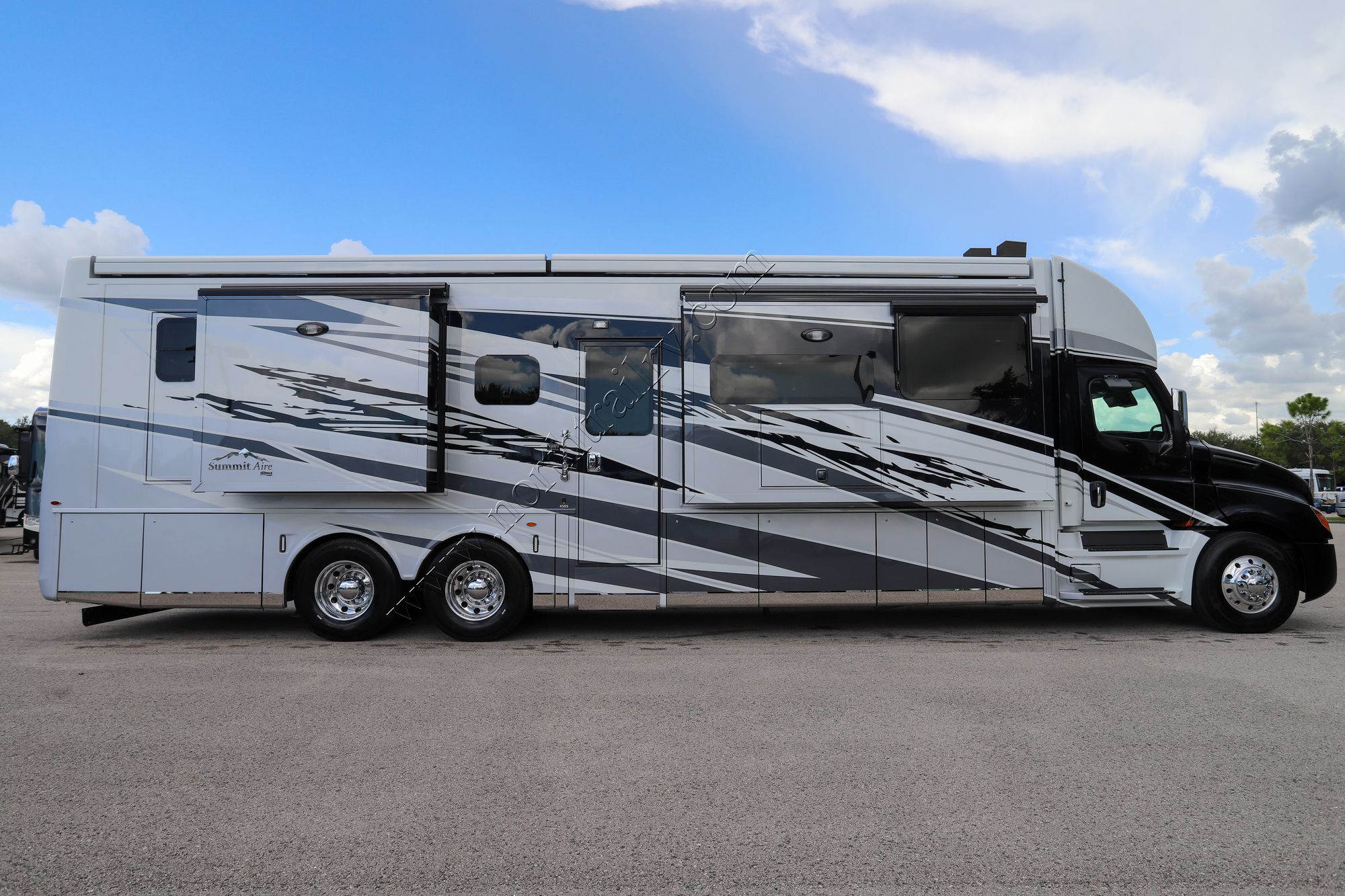 New 2026 Newmar Summit Aire 4505 Super C  For Sale