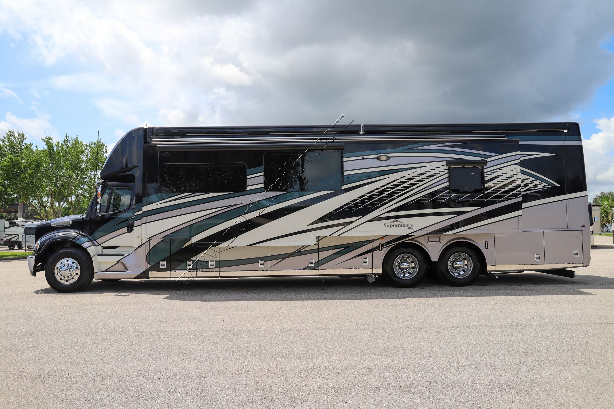 Used 2022 Newmar Supreme Aire 4573 Super C  For Sale