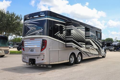 2022 Newmar Supreme Aire 4573 Super C
