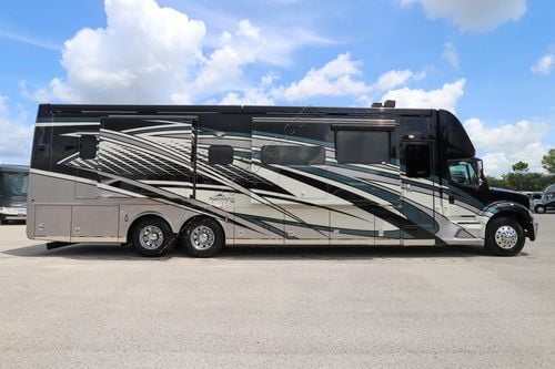 2022 Newmar Supreme Aire 4573 Super C