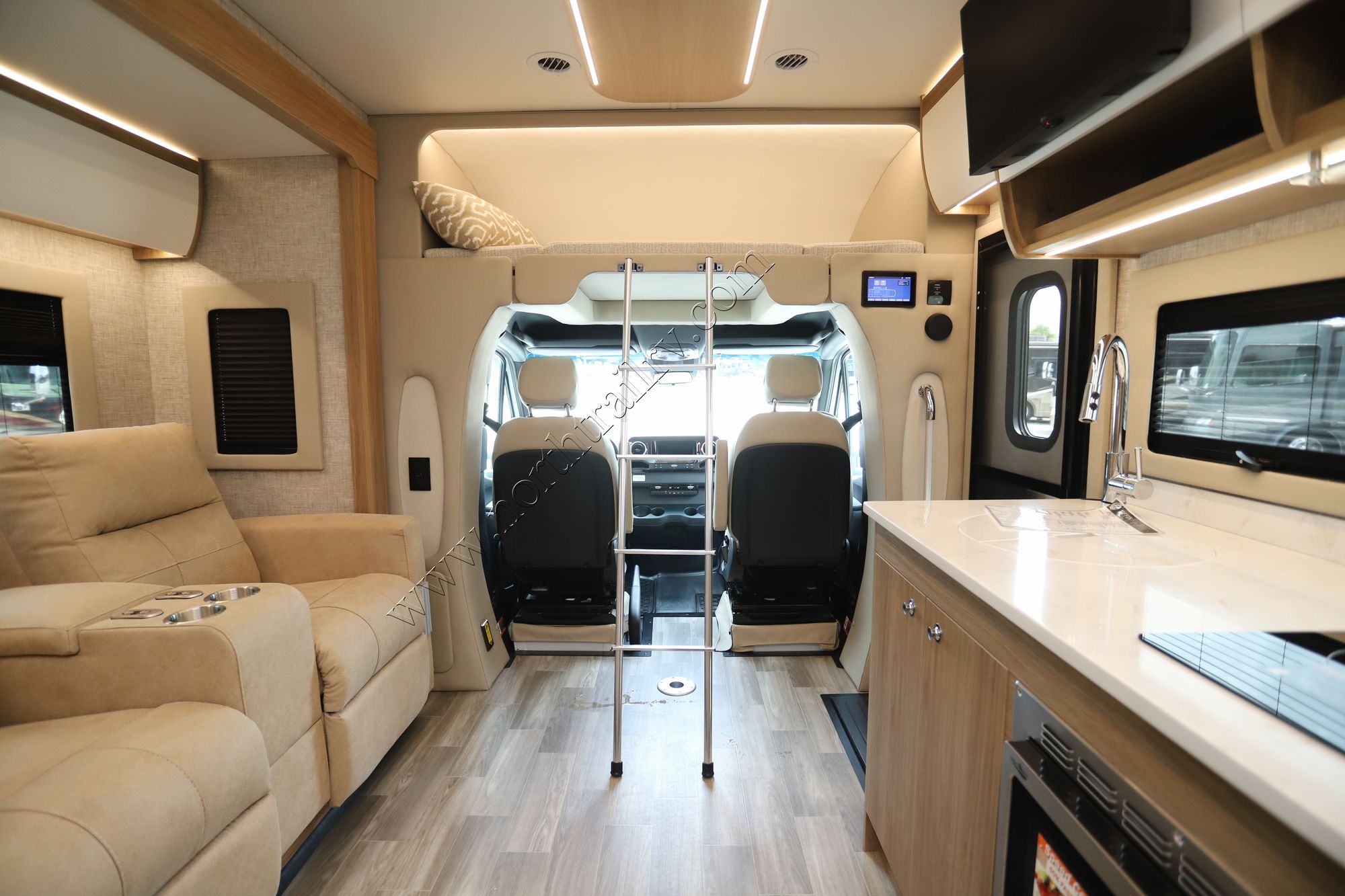 New 2026 Tiffin Motor Homes Wayfarer 25XRW Class C  For Sale