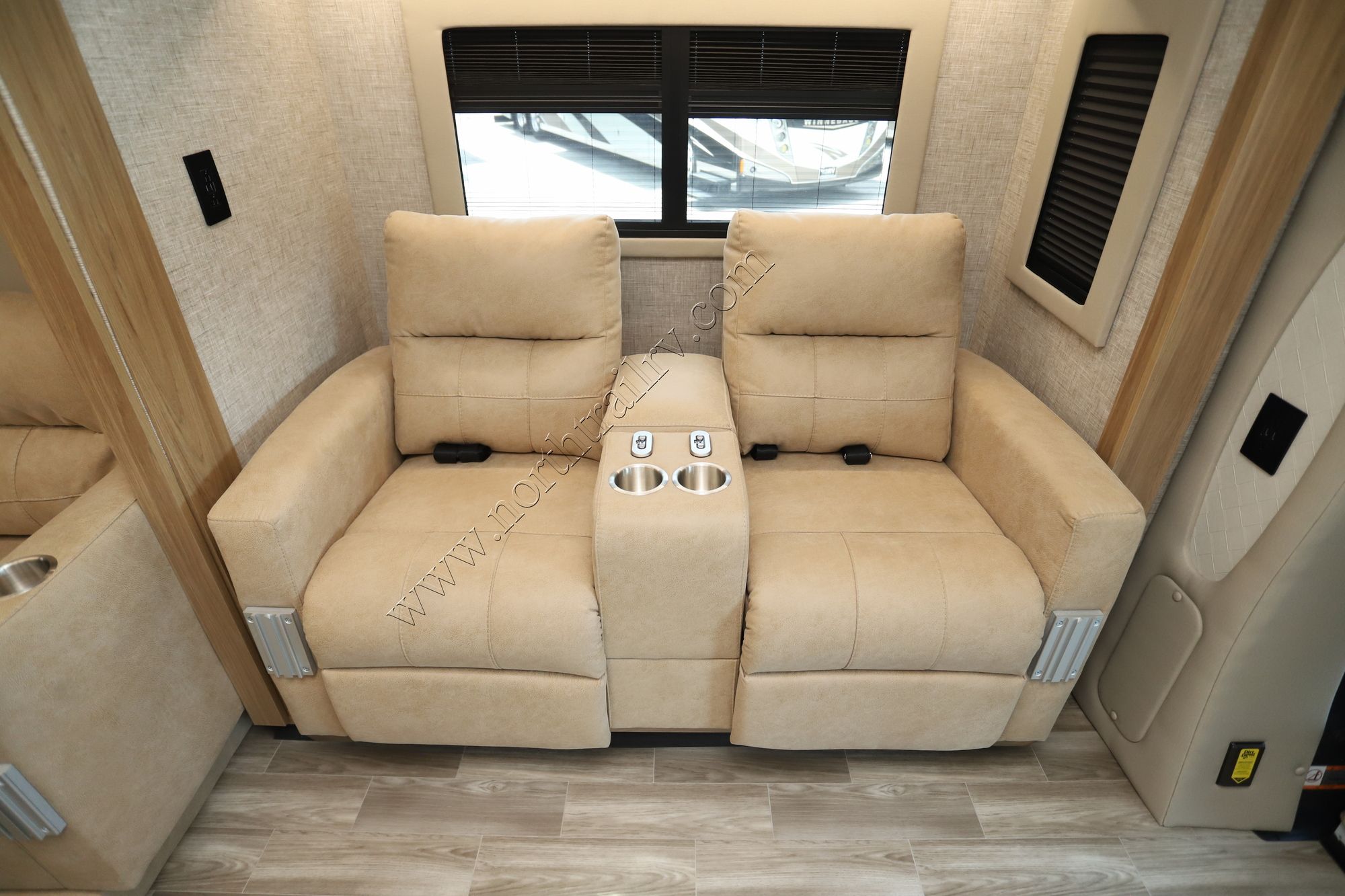New 2026 Tiffin Motor Homes Wayfarer 25XRW Class C  For Sale