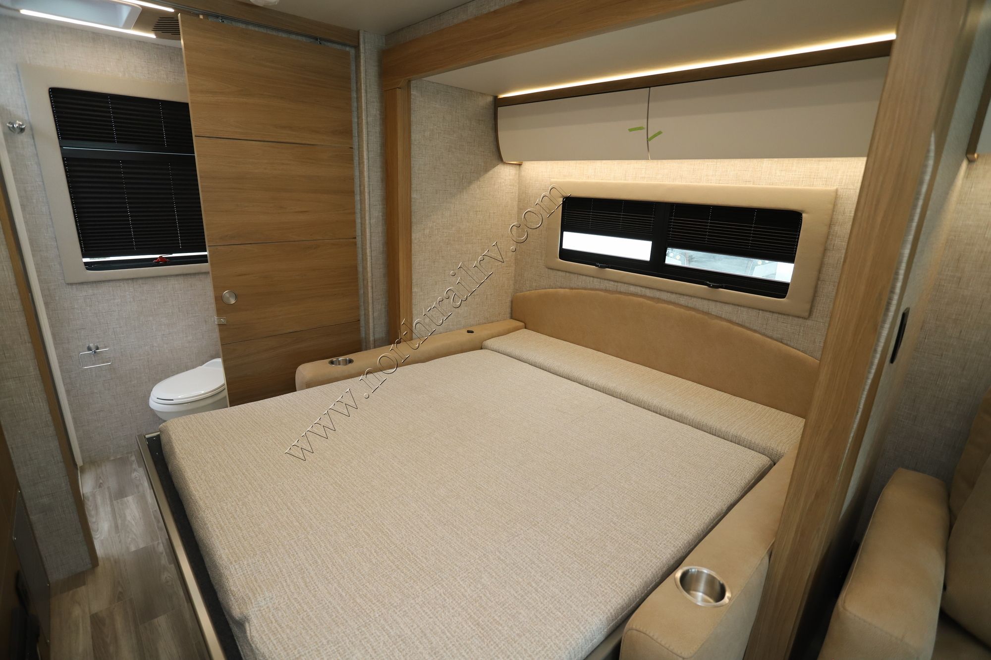 New 2026 Tiffin Motor Homes Wayfarer 25XRW Class C  For Sale
