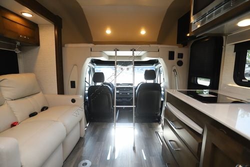 2021 Tiffin Motor Homes Wayfarer 25TW