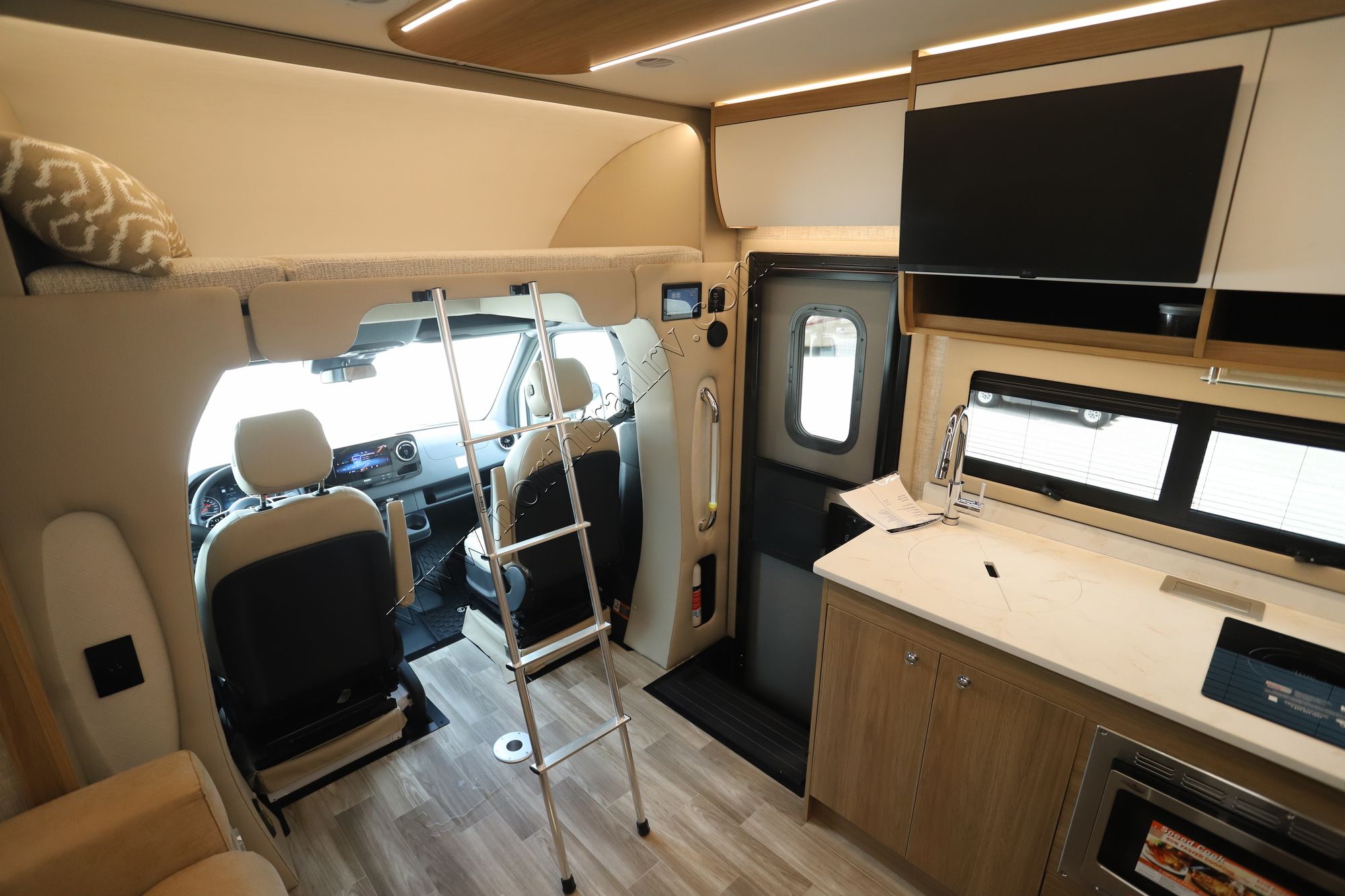 New 2026 Tiffin Motor Homes Wayfarer 25XRW Class C  For Sale