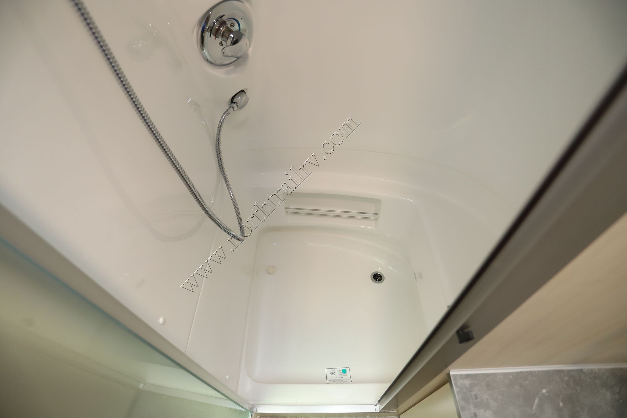 New 2025 Airstream Flying Cloud 23FB Travel Trailer  For Sale