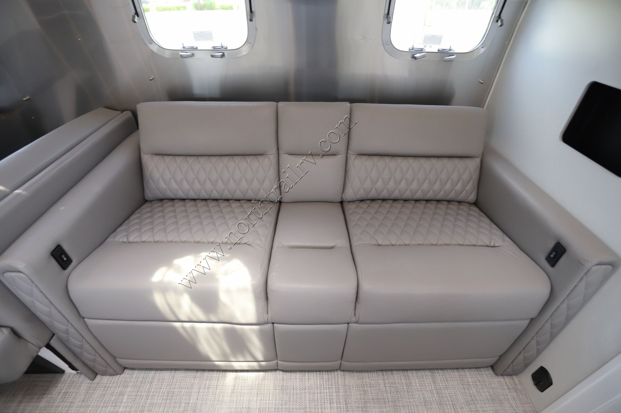 New 2026 Airstream Classic 33FB Travel Trailer  For Sale