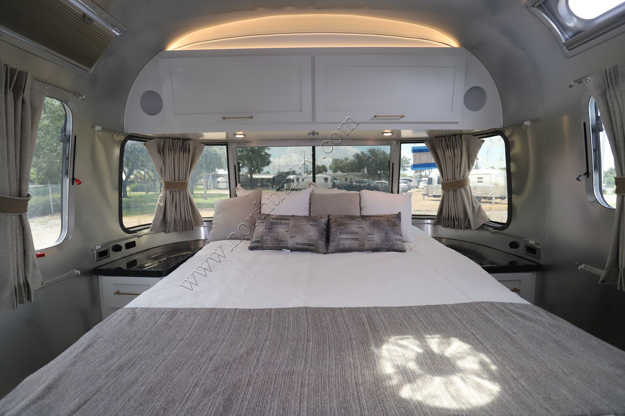 New 2026 Airstream Classic 33FB Travel Trailer  For Sale