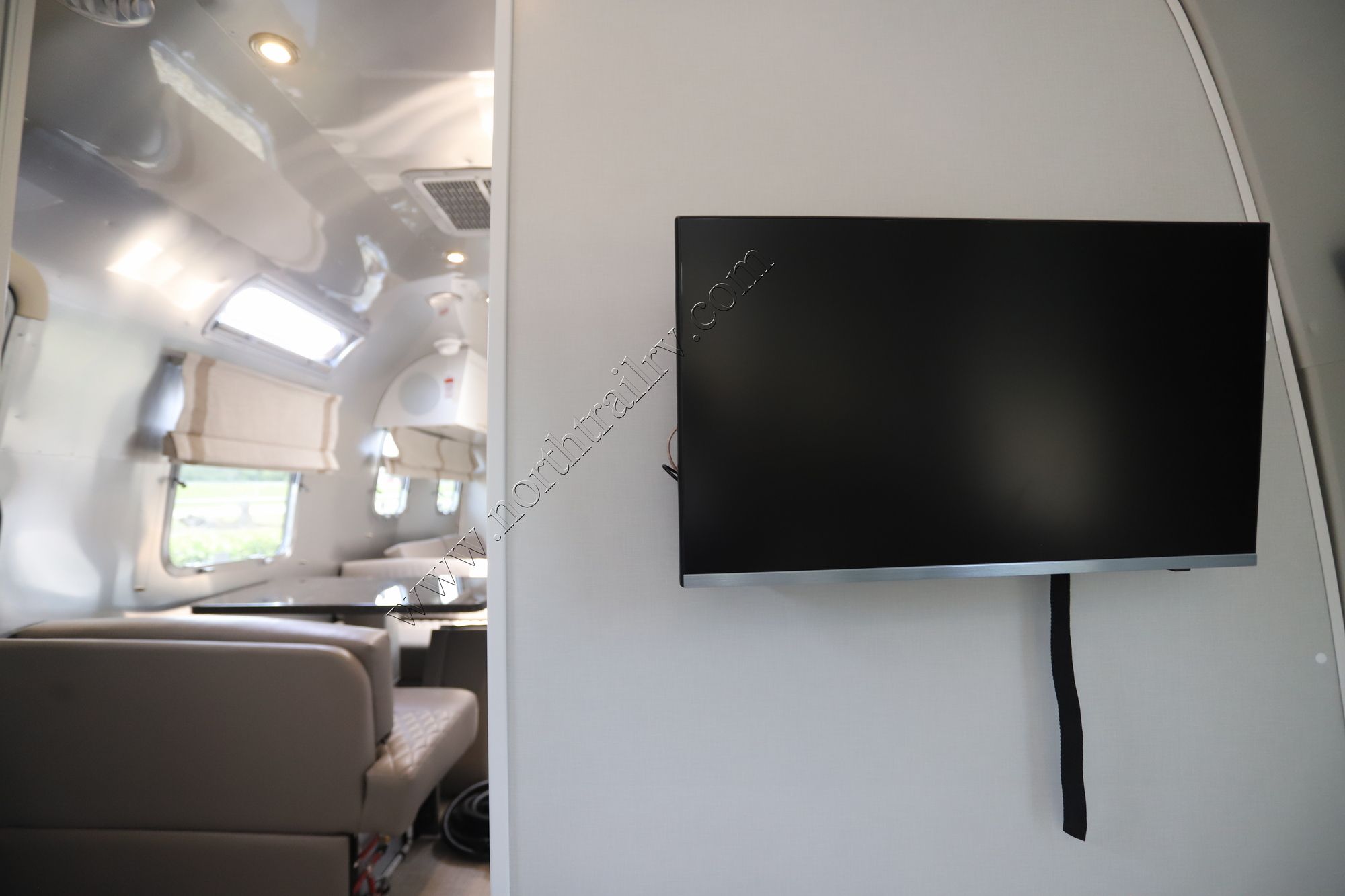 New 2026 Airstream Classic 33FB Travel Trailer  For Sale