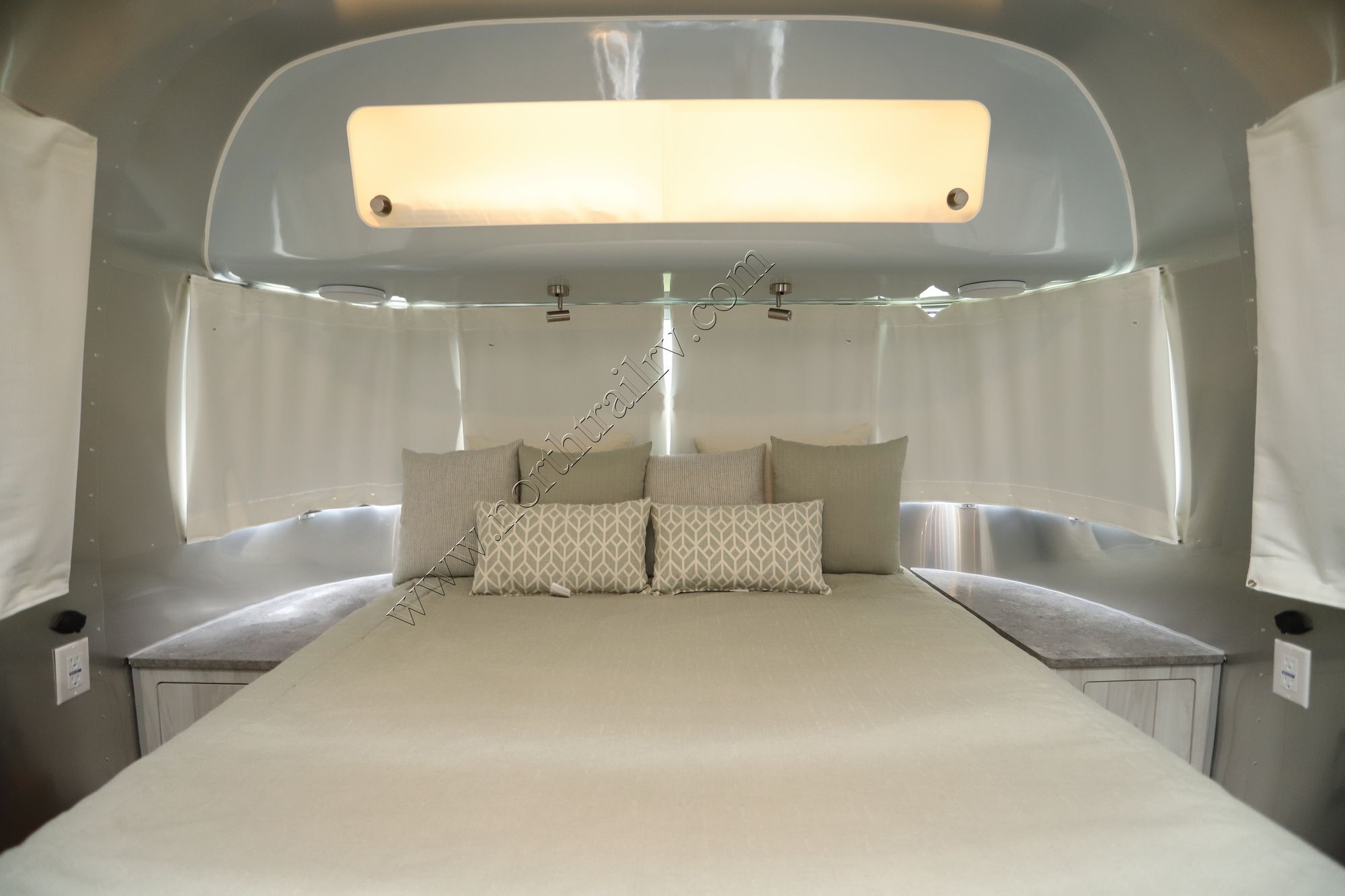 New 2026 Airstream International 28RB Travel Trailer  For Sale