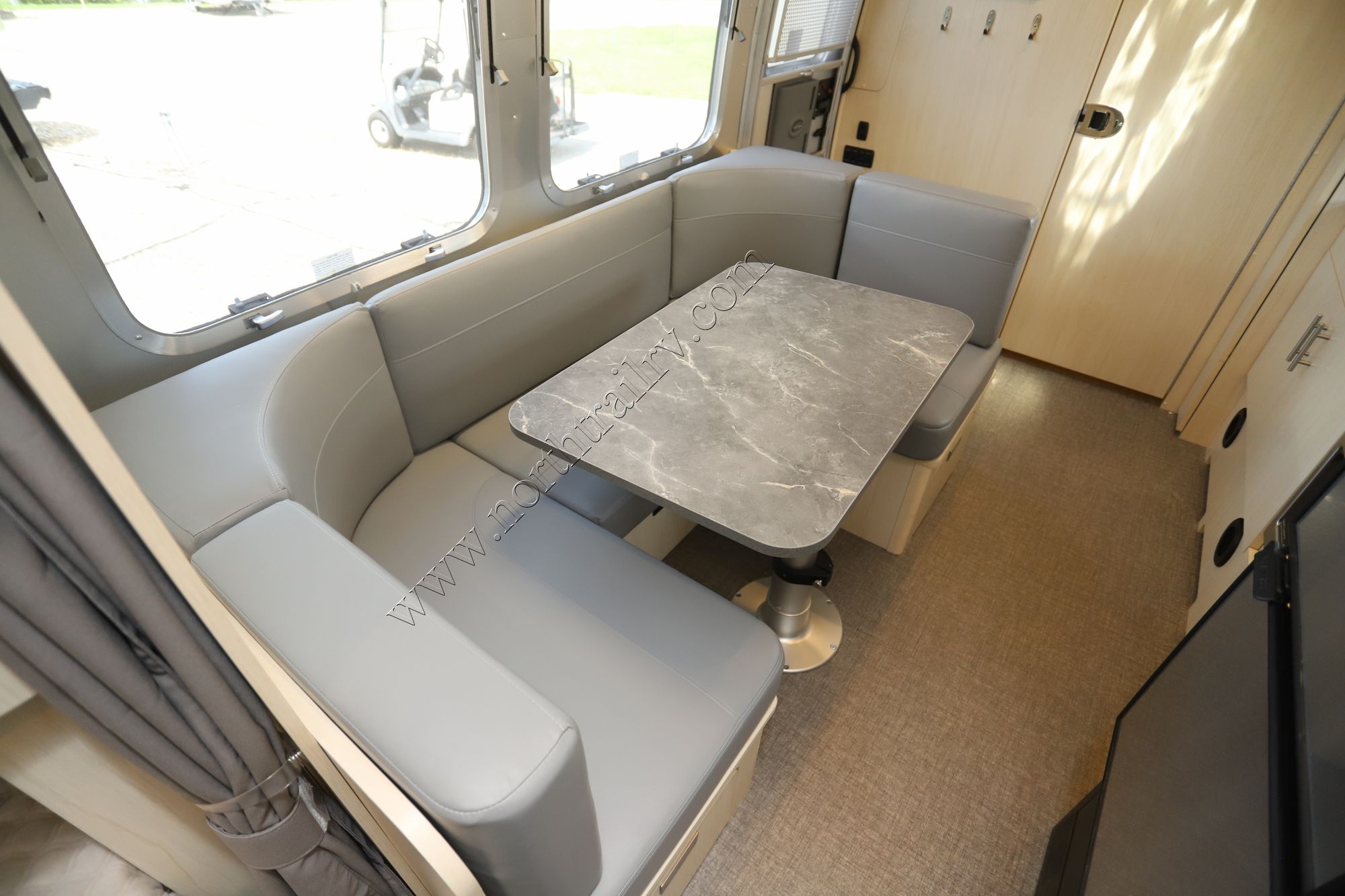 New 2025 Airstream Flying Cloud 23FB Travel Trailer  For Sale
