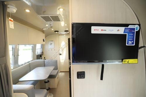 2025 Airstream Flying Cloud 23FB