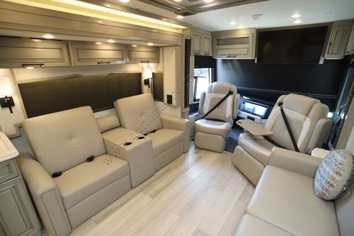 2024 Newmar London Aire 4521