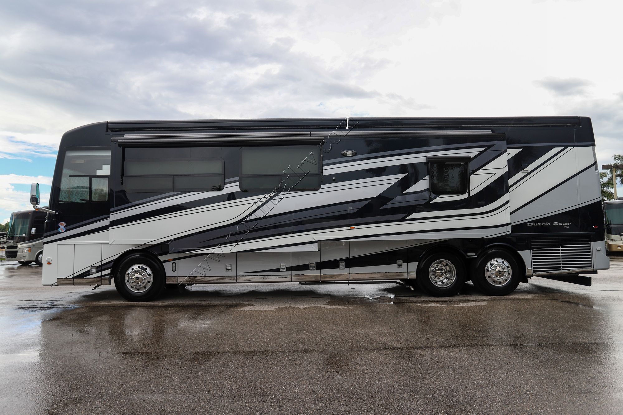 New 2026 Newmar Dutch Star 4081 Class A  For Sale