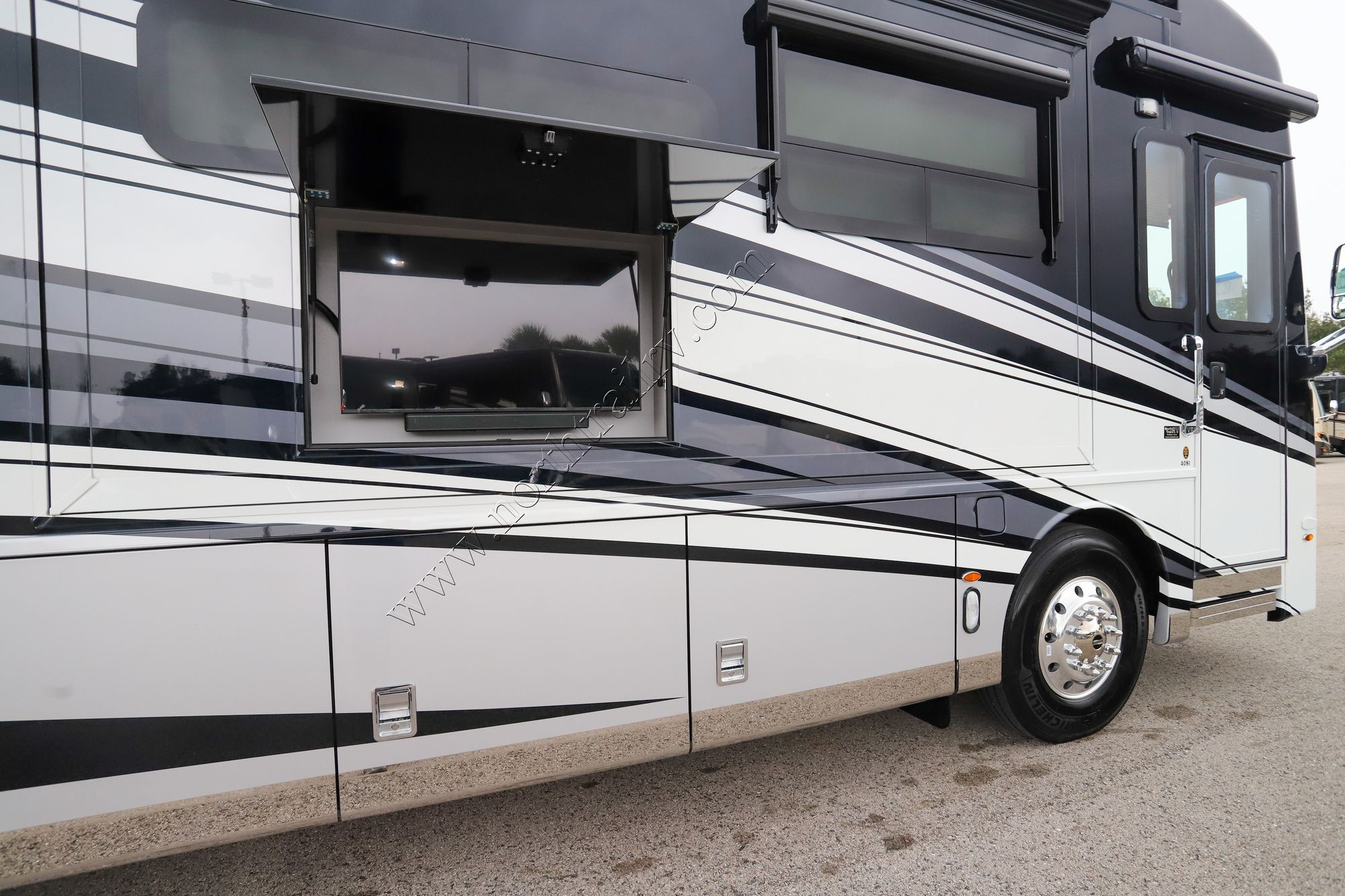New 2026 Newmar Dutch Star 4081 Class A  For Sale