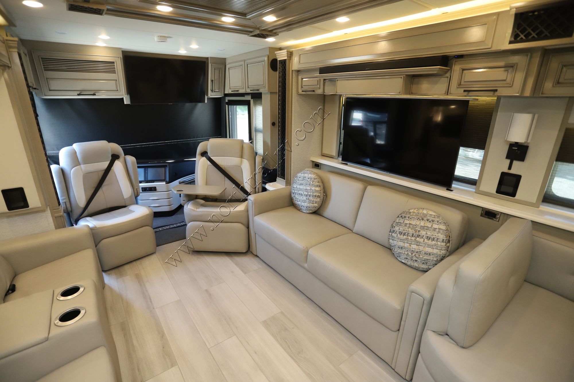 Used 2024 Newmar London Aire 4521 Class A  For Sale