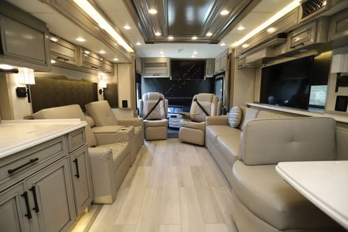 2024 Newmar London Aire 4521