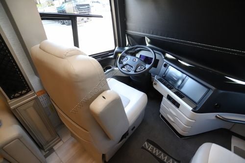 2024 Newmar London Aire 4521