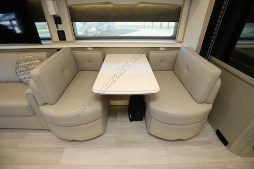 2024 Newmar London Aire 4521