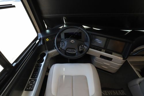 2024 Newmar London Aire 4521