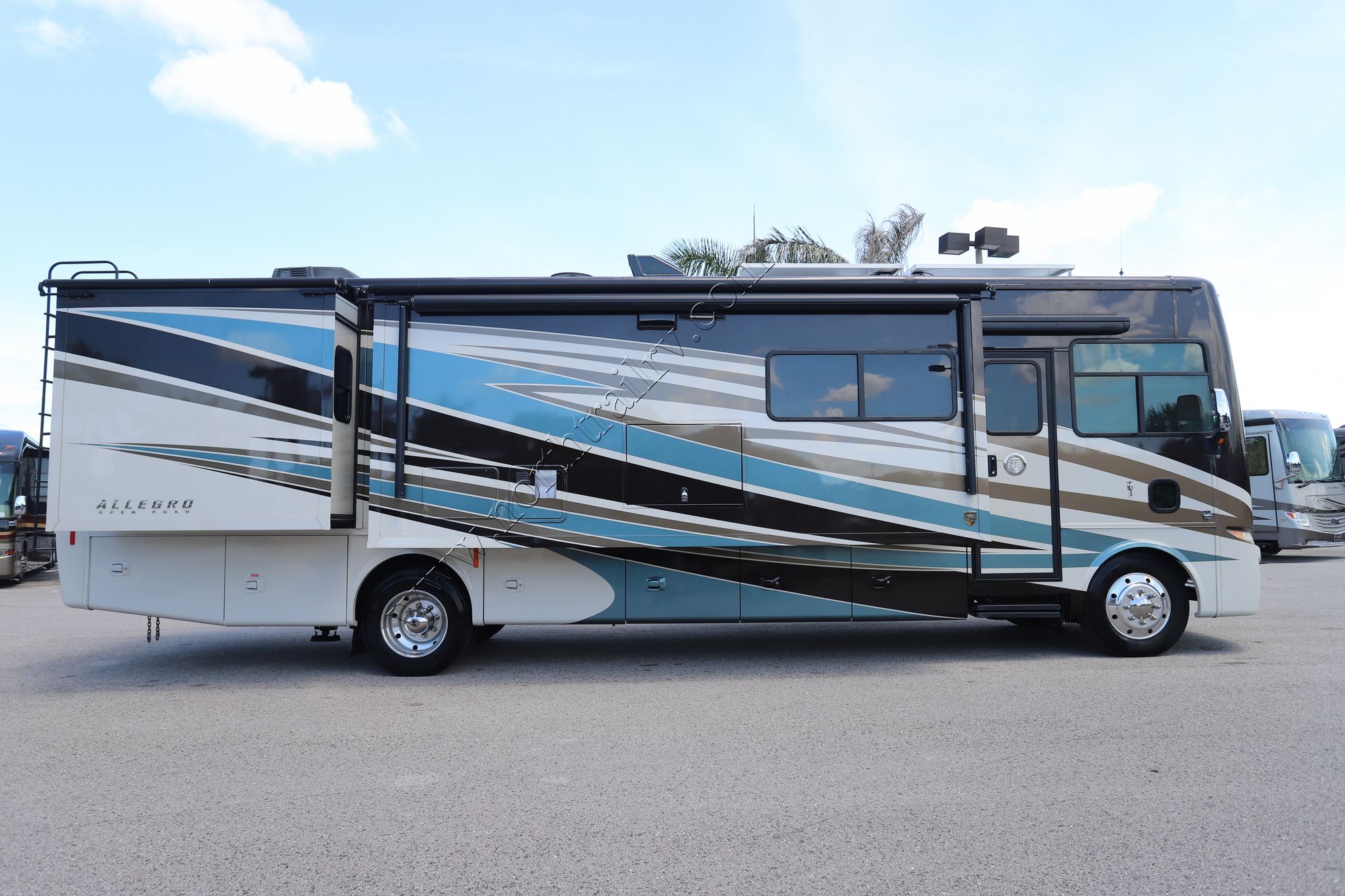 Used 2017 Tiffin Motor Homes Allegro 34PA Class A  For Sale