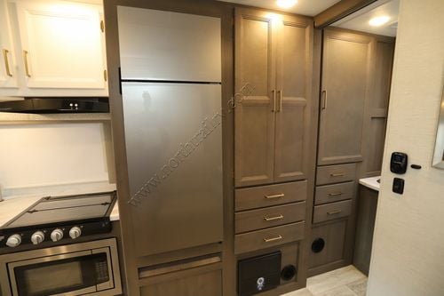 2025 Thor Chateau 24LT