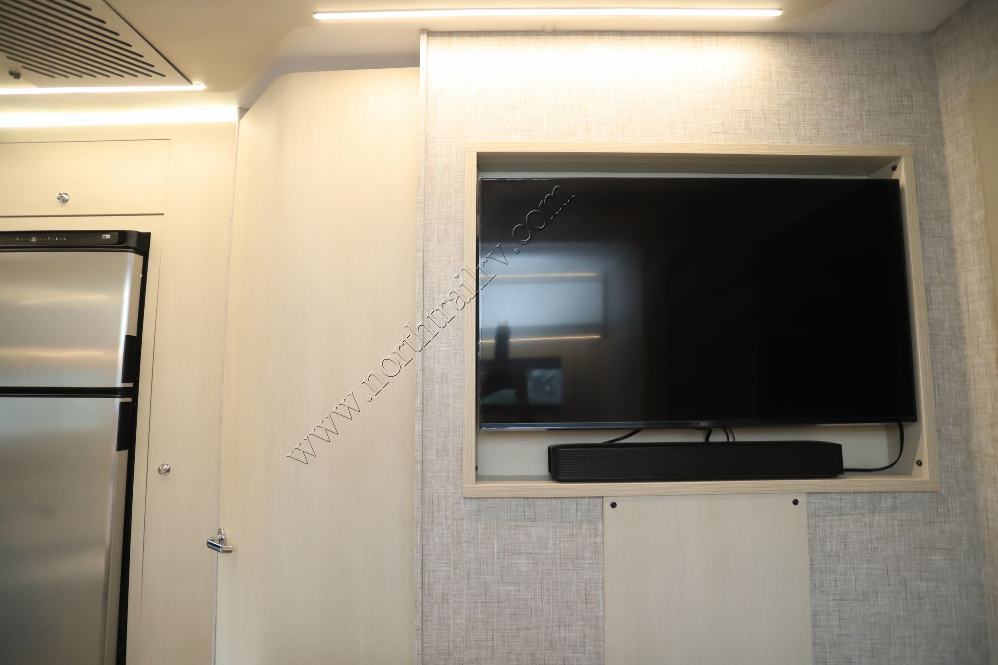 New 2026 Tiffin Motor Homes Wayfarer 25XPW Class C  For Sale