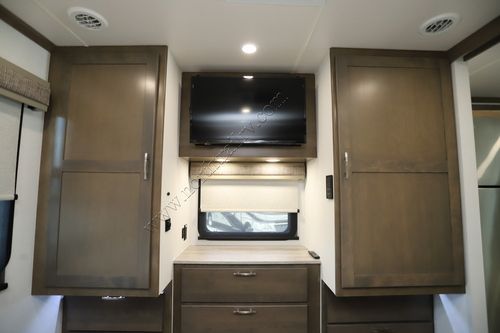 2024 Dynamax Europa 32KD