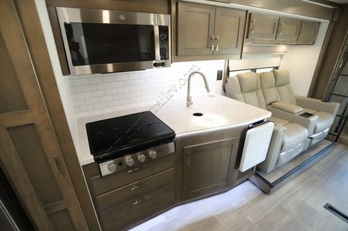 2024 Dynamax Europa 32KD